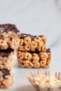 wholesome and delicious homemade cereal bars recipe for a healthy snack alternative